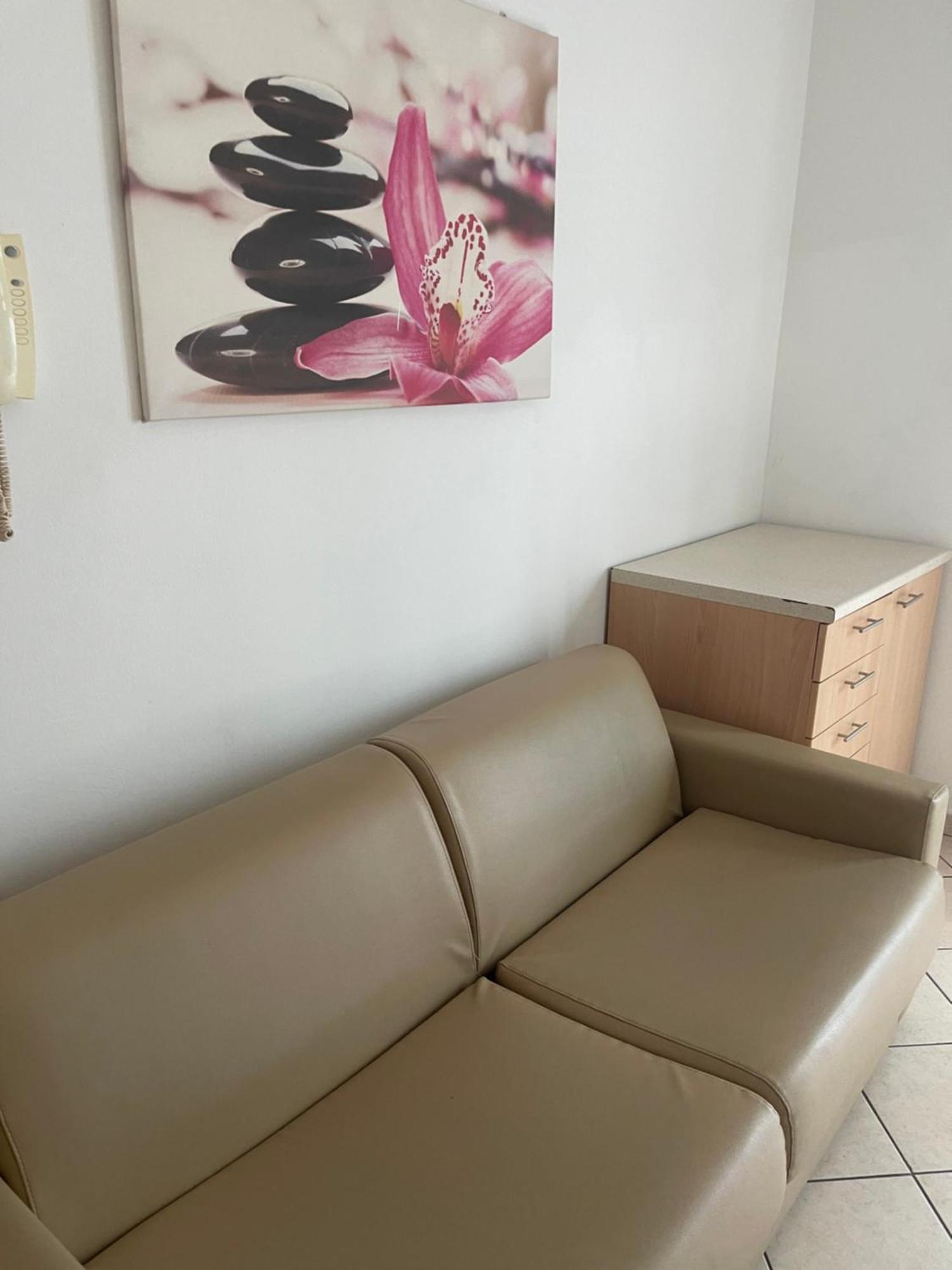 One-Bedroom Apartment Balcony,1604773920:JPEG
