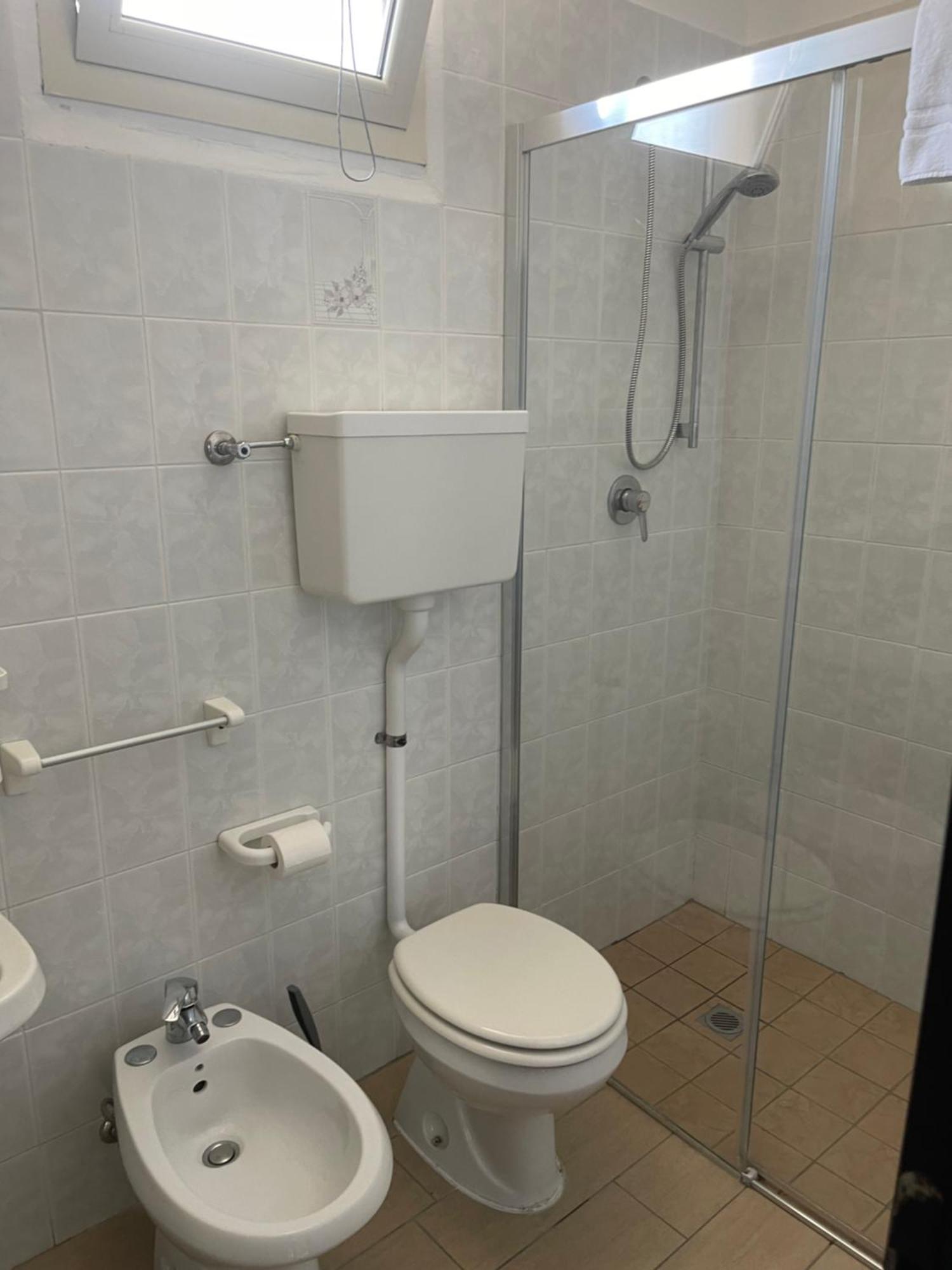 One-Bedroom Apartment Balcony,1604773921:JPEG